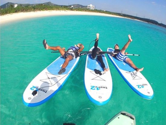 SUPクルージング 1組貸切！話題沸騰中のSUPを体験◎嬉しい温水シャワーなど設備も充実＜約2時間／恩納村＞by アンダゴ