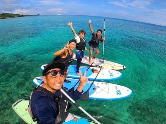 SUPクルージング 1組貸切！話題沸騰中のSUPを体験◎嬉しい温水シャワーなど設備も充実＜約2時間／恩納村＞by アンダゴ
