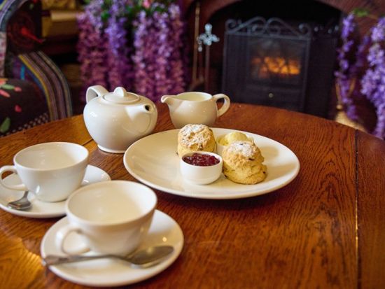 湖水地方 1泊2日ツアー　「リンデス・ハウ・ホテル」宿泊＋アフタヌーンティー体験付き ＜英語ガイド／朝食付／高速列車利用＞by Evan Evans