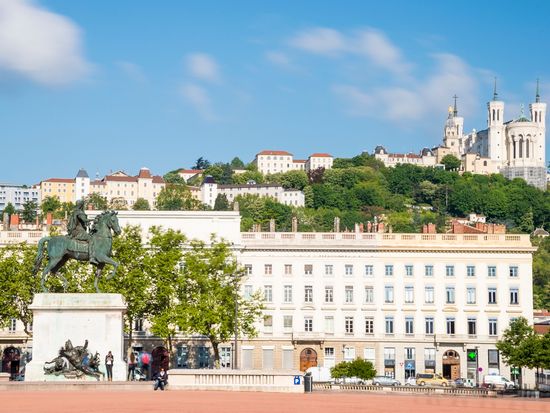 La place Bellecour＿pixta_32959780_M