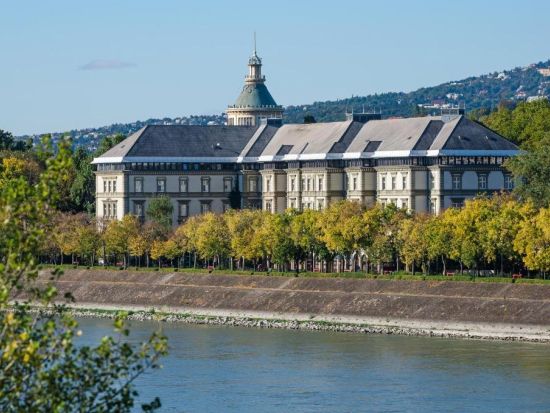 ブダペストの温泉ホテル2泊3日宿泊パッケージ　ブダペスト半日観光＆ドナウ川ナイトクルーズ付き＜ブダペスト＞