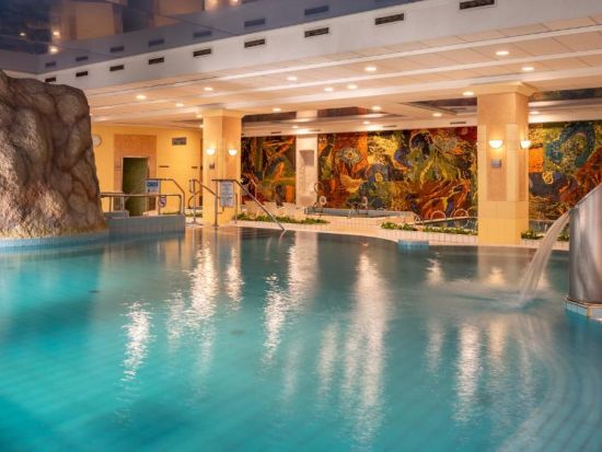 ブダペストの温泉ホテル2泊3日宿泊パッケージ　ブダペスト半日観光＆ドナウ川ナイトクルーズ付き＜ブダペスト＞