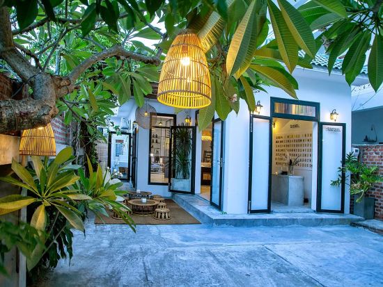 ホイアン観光ツアー　ビーチ沿い絶景カフェ「ザ デック ハウス」＋チャークエ村＋オーガニックコスメのショッピング＜レウのオーガニック農園ランチ付き／日本語ガイド＞