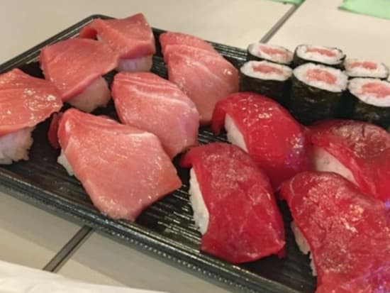 Tsukiji_Sushi-560x460
