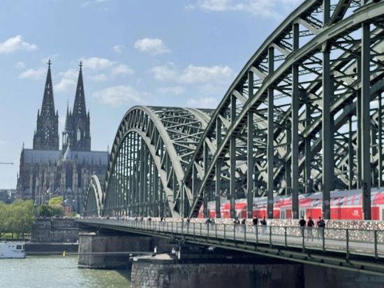 【プライベートツアー】ケルン大聖堂＆ライン川＜車＋ドライバーガイド貸切／日本語／フランクフルト発＞ by [みゅう]