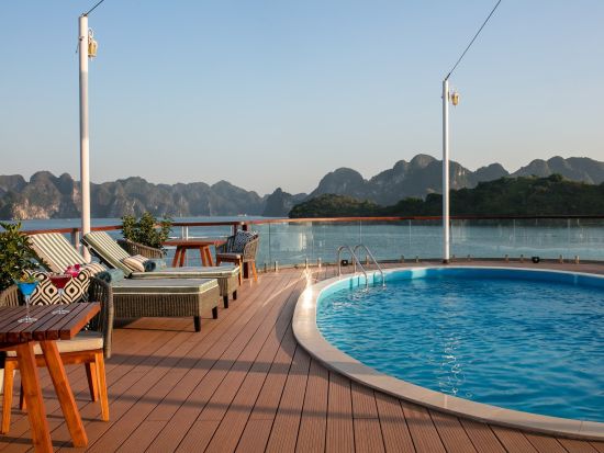 世界遺産ハロン湾＋ランハー湾1泊2日クルーズ「ヘリテージ号」　全室スイートルーム！ブティッククラスのプール付きクルーズ船