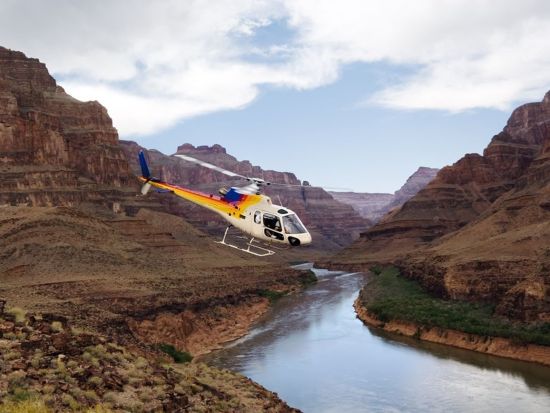 ヘリコプターで行く グランドキャニオン・ウエストリム観光ツアー＜昼食付き／英語ドライバーガイド＞