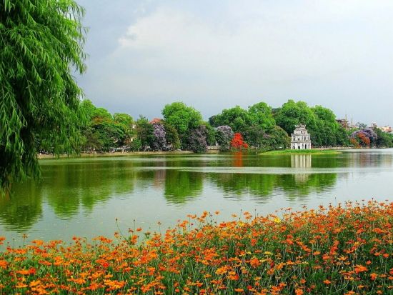 ハノイ市内観光＆シクロ乗車体験ツアー　ドゥンラム村訪問＆ミシュランガイド掲載「SENTE」レストランディナー付きプランあり＜昼食付き／日本語ガイド＞