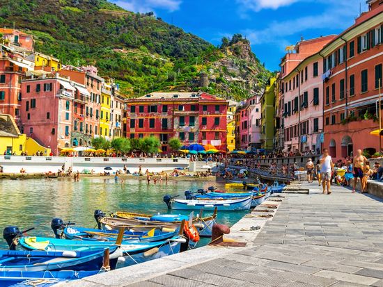 Cinque-Terre_Vernazza_shutterstock_632307521