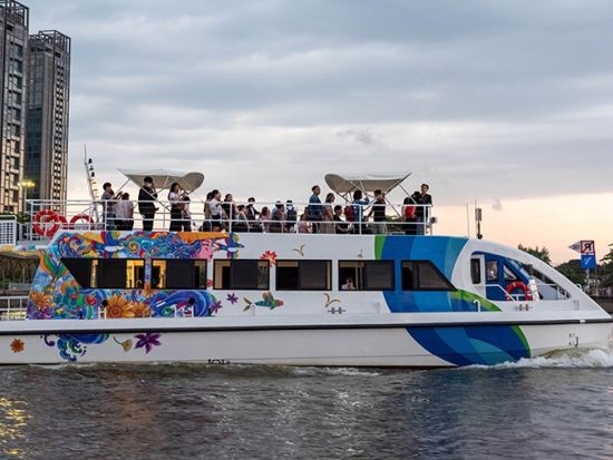 ホーチミン市内観光ナイトツアー　2階建て遊覧船でサイゴン川クルーズを楽しむ！プロパガンダ・ベトナミーズ・ビストロでの夕食付きプランあり＜日本語ガイド＞