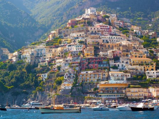 世界遺産アマルフィ＋ポジターノ日帰りツアー リモンチェッロ試飲付 夏季はアマルフィ海岸ボートクルーズも！＜英語／混載／ローマ発＞by City Wonders
