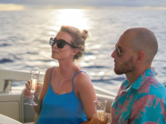 貸切サンセットクルーズ　コッペリア号　コオリナの海を黄金色に染める夕日を鑑賞＜1～12名／ワイキキ有料送迎／コオリナマリーナ発＞