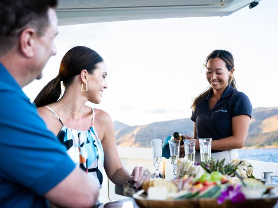 貸切サンセットクルーズ　コッペリア号　コオリナの海を黄金色に染める夕日を鑑賞＜1～12名／ワイキキ有料送迎／コオリナマリーナ発＞