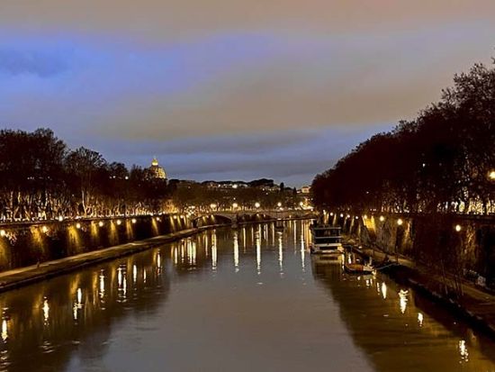 ローマの下町『トラステヴェレ地区』ナイトツアー！B級グルメ2品付き＜貸切／日本語アシスタント／ローマ発＞by Mybus