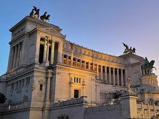 ローマの下町『トラステヴェレ地区』ナイトツアー！B級グルメ2品付き＜貸切／日本語アシスタント／ローマ発＞by Mybus