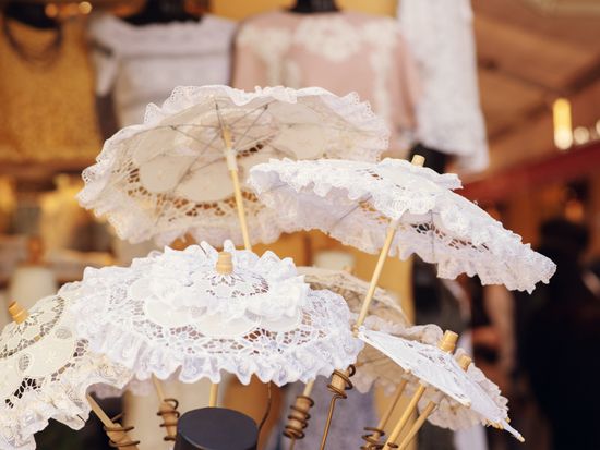 Italy_Venice_Burano_Lace umbrella_pixta_49028402_M