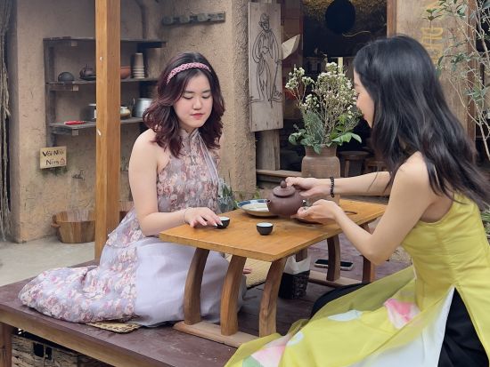 ドンラム村＆トレインストリート フォトジェニックツアー ＜昼食付き／英語ガイド／ハノイ発着＞