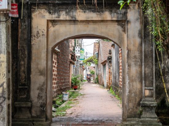 ドンラム村＆トレインストリート フォトジェニックツアー ＜昼食付き／英語ガイド／ハノイ発着＞