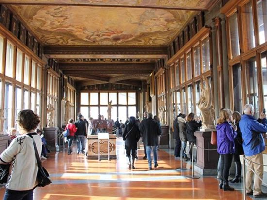 【ヴァザーリの回廊プラン有】ウフィツィ美術館入場＆フィレンツェ観光＜日本語公認ガイド／午前または午後／貸切／フィレンツェ発＞by Mybus