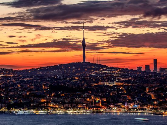 チャムルジャ・タワー (Camlica Tower)  絶景展望台 優先入場チケット＋展望レストラン予約＜英語／送迎付＞