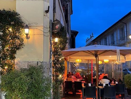 ローマの下町『トラステヴェレ地区』ナイトツアー！B級グルメ2品付き＜貸切／日本語アシスタント／ローマ発＞by Mybus