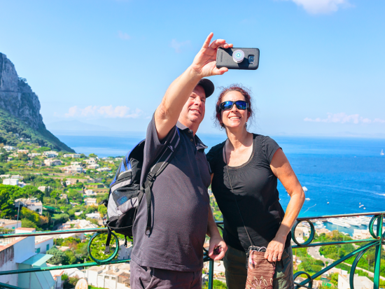 カプリ島日帰りツアー ナポリ～カプリ島往復船＆アウグスト庭園入場付＜英語／混載／往路お迎え／ナポリ発＞