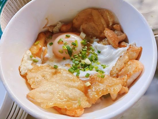 トゥクトゥクで巡るバンコク食べ歩きナイトツアー　レストランやバーを巡り7品のタイ料理を堪能 ＜英語ガイド＞