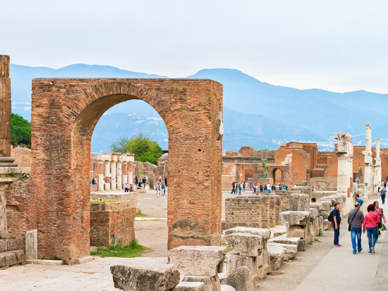 カプリ島＆世界遺産ポンペイ日帰り観光ツアー　カプリ地区＋アウグスト庭園＋ポンペイ遺跡　少人数グループプラン有＜英語／混載／往復送迎付／ナポリ発＞