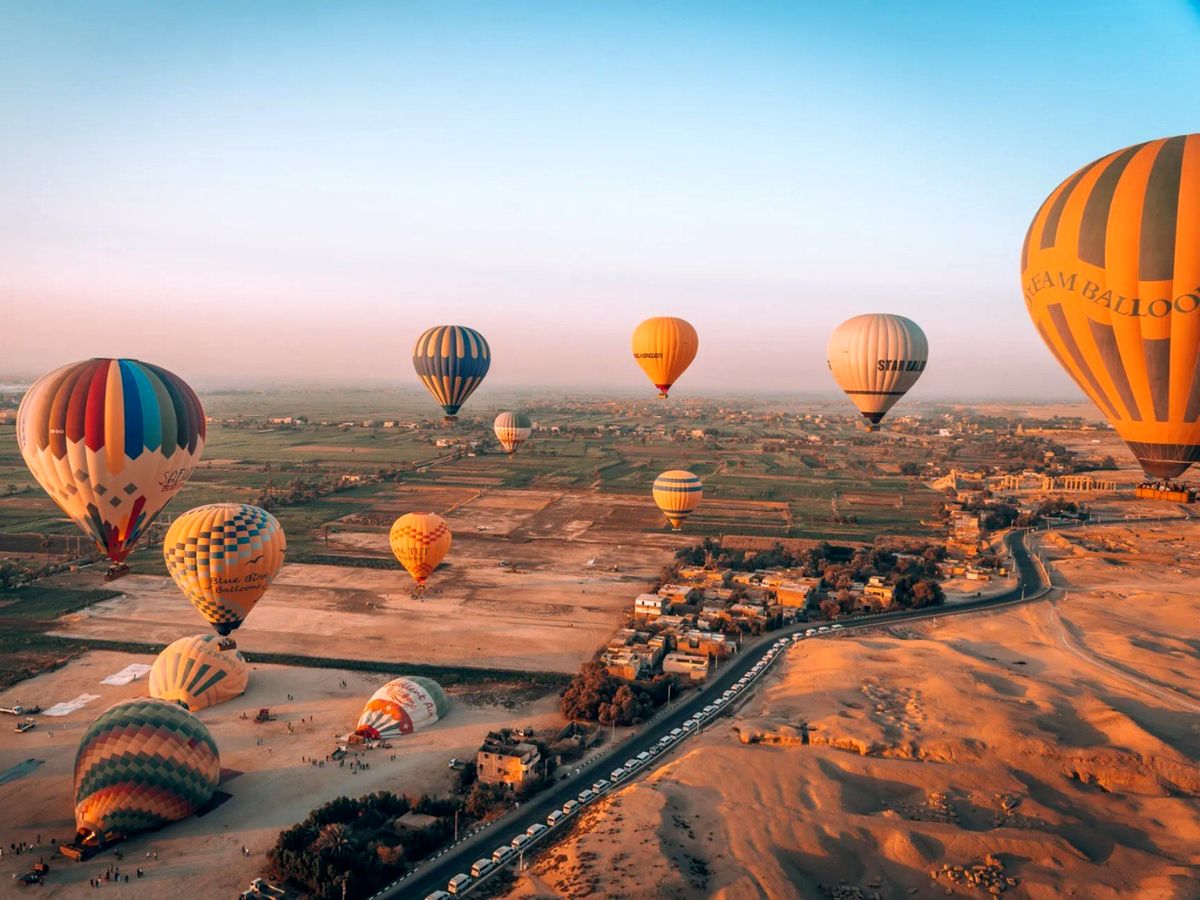 エッフェル塔と熱気球のジグソーパズル エッフェル塔と熱気球のジグソーパズル