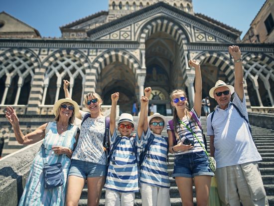 世界遺産ポンペイ＆アマルフィ海岸日帰り観光ツアー　絶景ドライブ＋アマルフィ自由時間＋ポンペイ遺跡見学＜英語ドライバー／混載／往路お迎え付／昼食付／ナポリ発＞