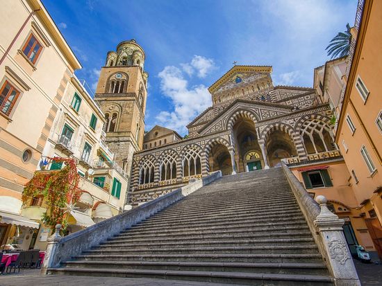 Italy_Amalfi_Duomo_shutterstock_774628894 (1)