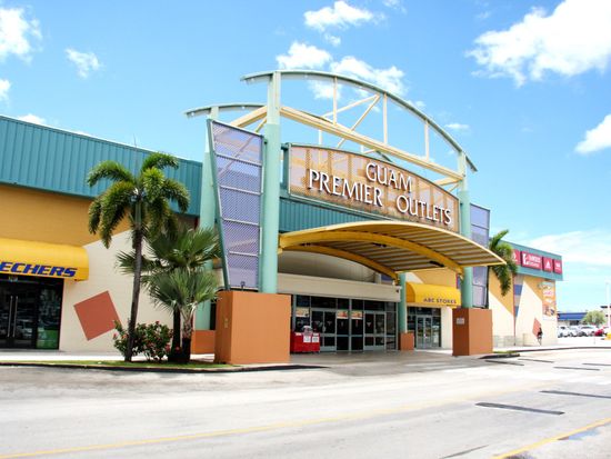 Beach Resort_Guam_GPO_pixta_69999675_M