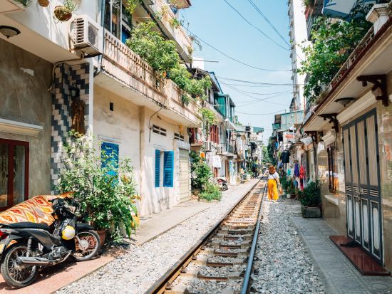 トレインストリート＆シルクで有名なヴァンフック村 半日観光ツアー ＜貸切／日本語ガイド＞