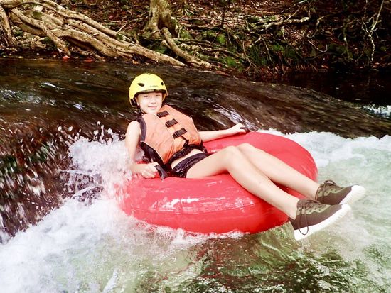 リバーチュービング　絶景が広がる熱帯雨林の川を満喫！5歳以上のお子様から大人まで参加可能＜半日／英語／ケアンズ発＞の写真5