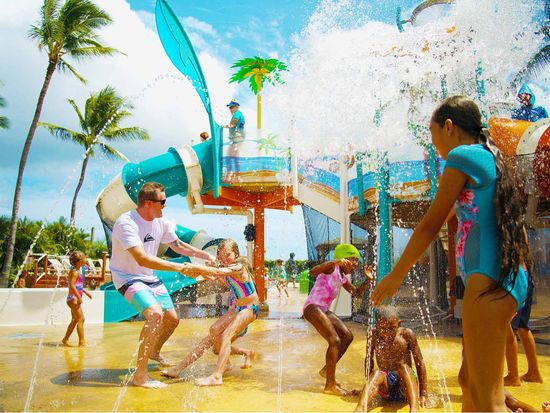 Lil-Kahuna-Beach_Dad-and-Girls