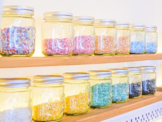 海洋プラスチック・アクセサリー作り 海のゴミが可愛く素敵なアクセサリーに大変身！雨の日にもオススメ◎＜約2時間／古宇利島＞