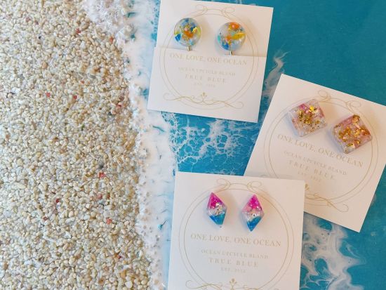 海洋プラスチック・アクセサリー作り 海のゴミが可愛く素敵なアクセサリーに大変身！雨の日にもオススメ◎＜約2時間／古宇利島＞