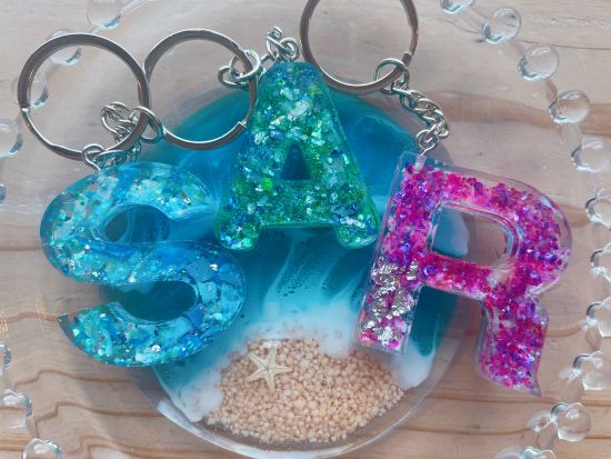 海洋プラスチック・キーホルダー作り 絶景のロケーションでアート体験を楽しもう 雨の日にもオススメ◎＜約2時間／古宇利島＞