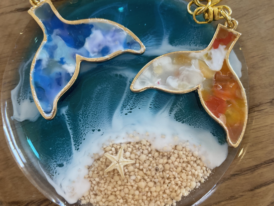 海洋プラスチック・キーホルダー作り 絶景のロケーションでアート体験を楽しもう 雨の日にもオススメ◎＜約2時間／古宇利島＞