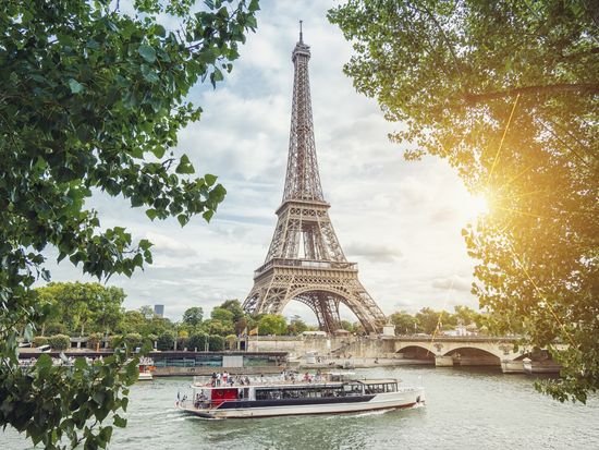 eiffel-tower_seine-cruise_shutterstock_719507218