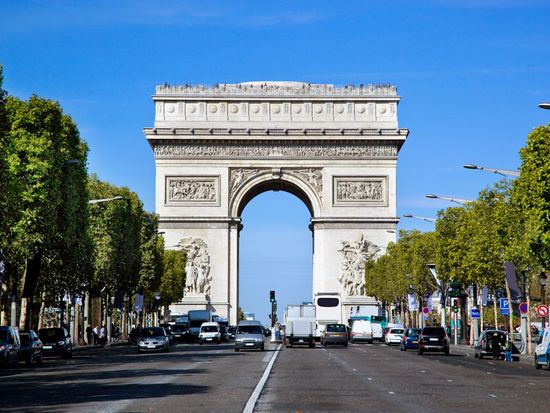 Paris_Arch-de-Triomphe_shutterstock_118890100 (1)
