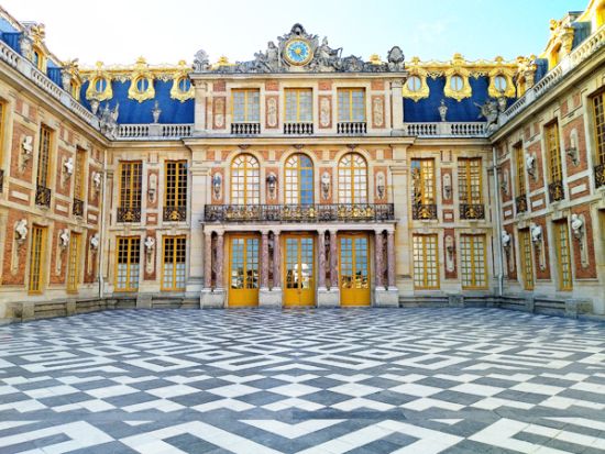 世界遺産ベルサイユ宮殿　特別公開「王のプライベートルーム」＆人気の本殿も日本語公認ガイドがご案内！半日ツアー＜金曜／往復バス／パリ発＞by EMI