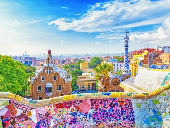 ガウディ建築 グエル公園徹底解説ツアー 日本語ガイドがご案内！事前予約で待たずに入場＜午後発／約2時間＞