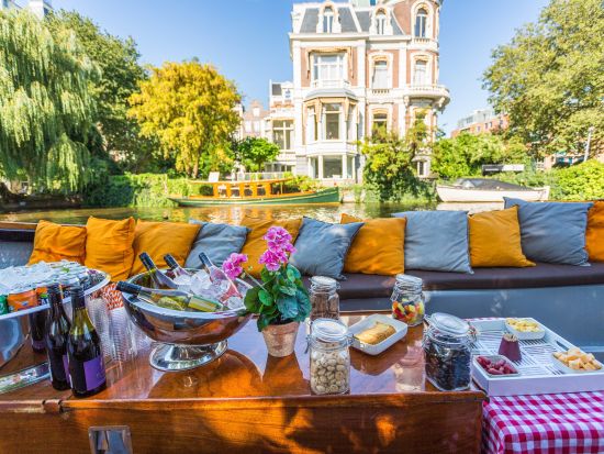 アルコール＆スナック付き！アムステルダム運河クルーズ＜1時間半／英語／アムステルダム発＞