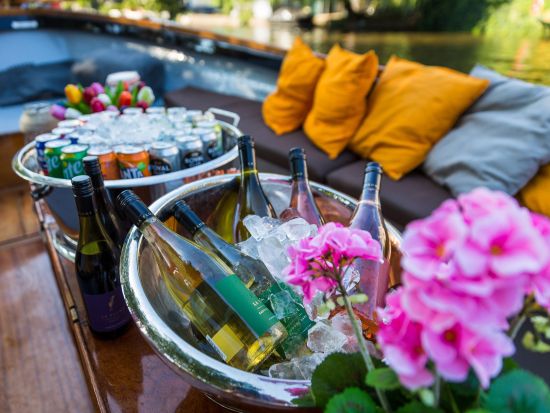 アルコール＆スナック付き！アムステルダム運河クルーズ＜1時間半／英語／アムステルダム発＞