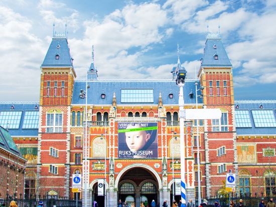 アルコール＆スナック付き！アムステルダム運河クルーズ＜1時間半／英語／アムステルダム発＞