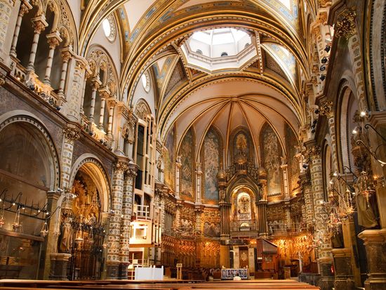 Montserrat_Monastery_Inside_shutterstock_38812204