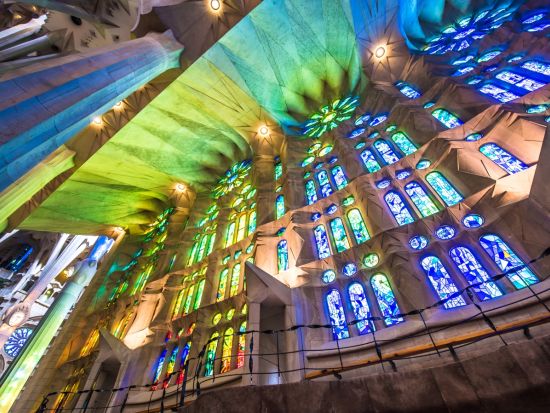 人気の3か所を巡るバルセロナ終日観光　サグラダ・ファミリア教会＋グエル公園＋モンセラット　炭火焼きランチ付＜貸切／日本語ガイド＞