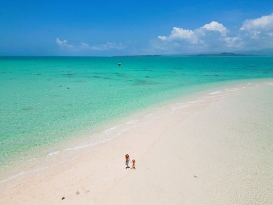 【現地集合限定】幻の島上陸ツアー 泳がなくてもOK ＆ドローン撮影付き！シュノーケル＆竹富島フリー観光付きプランもあり＜約2時間／石垣島発＞