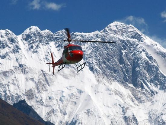 エベレスト遊覧飛行ツアー　ヘリコプターからエベレストベースキャンプを眺める ＜英語インストラクター＞